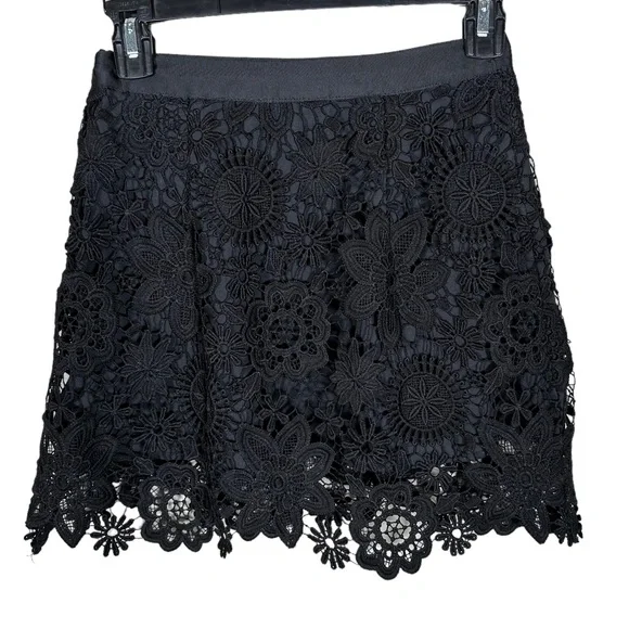 Topshop Petite Black Floral Crochet Lace Mini Skirt - Picture 2 of 7